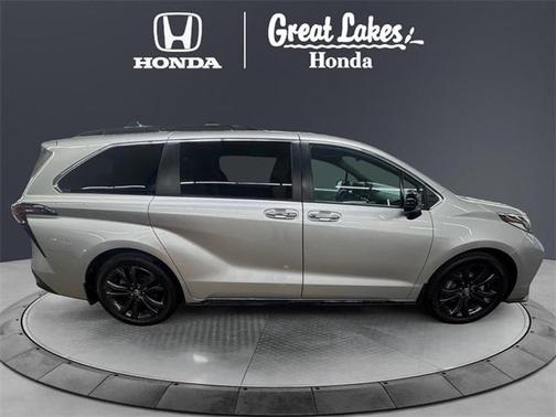 2022 Toyota Sienna XSE 7 Passenger