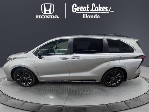 2022 Toyota Sienna XSE 7 Passenger