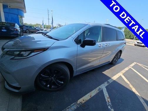 2022 Toyota Sienna XSE 7 Passenger