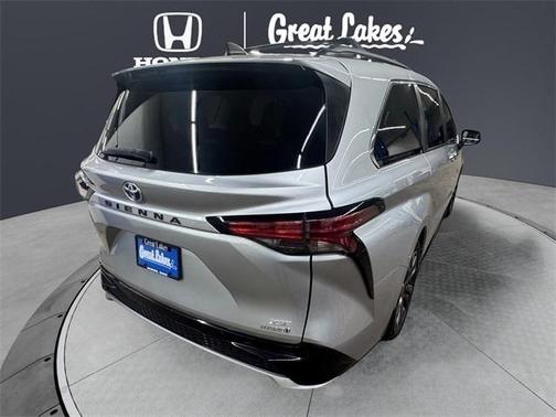 2022 Toyota Sienna XSE 7 Passenger