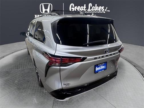 2022 Toyota Sienna XSE 7 Passenger