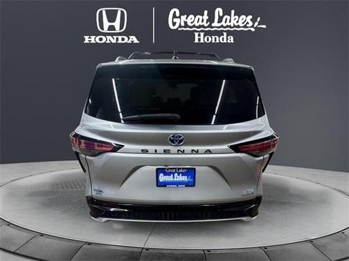 2022 Toyota Sienna XSE 7 Passenger