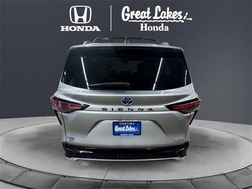2022 Toyota Sienna XSE 7 Passenger