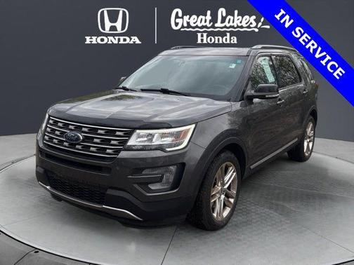 White Platinum Metallic Tri-Coat 2017 Ford Explorer XLT