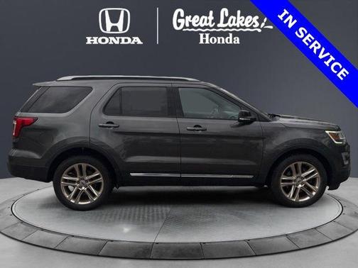 White Platinum Metallic Tri-Coat 2017 Ford Explorer XLT