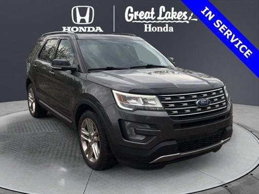 White Platinum Metallic Tri-Coat 2017 Ford Explorer XLT