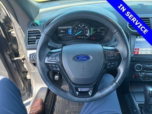 White Platinum Metallic Tri-Coat 2017 Ford Explorer XLT