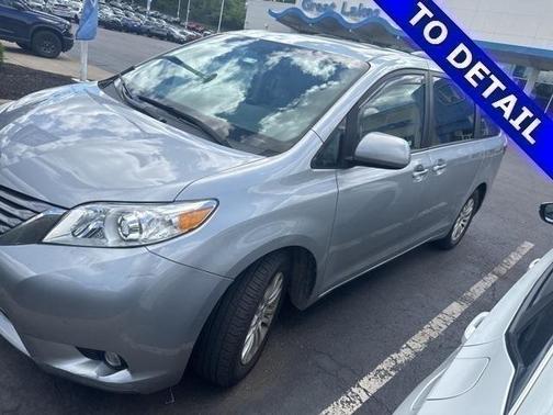 2017 Toyota Sienna XLE