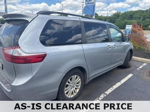 2017 Toyota Sienna XLE