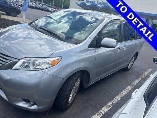 2017 Toyota Sienna XLE