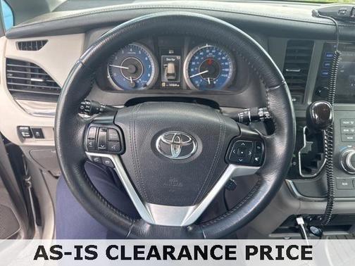 2017 Toyota Sienna XLE