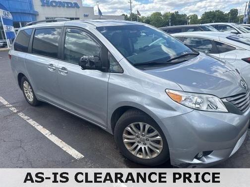 2017 Toyota Sienna XLE