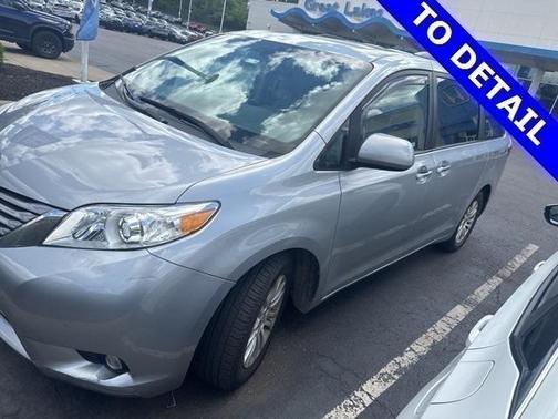 2017 Toyota Sienna XLE
