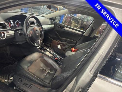 Tungsten Silver Metallic 2013 Volkswagen Passat 2.5 SE