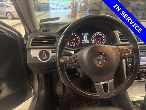 Tungsten Silver Metallic 2013 Volkswagen Passat 2.5 SE