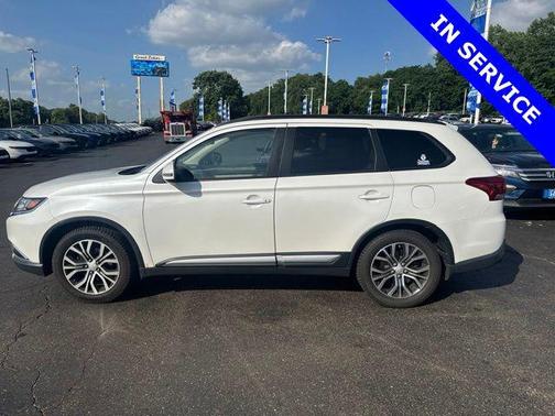 Diamond White Pearl 2016 Mitsubishi Outlander SEL