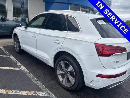 2024 Audi Q5 40 Premium Plus