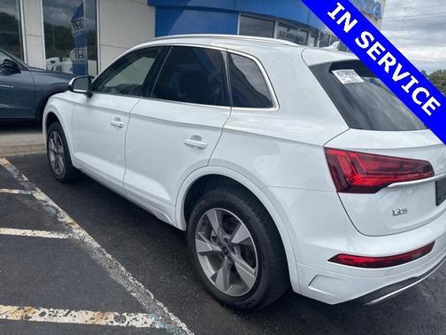 2024 Audi Q5 40 Premium Plus