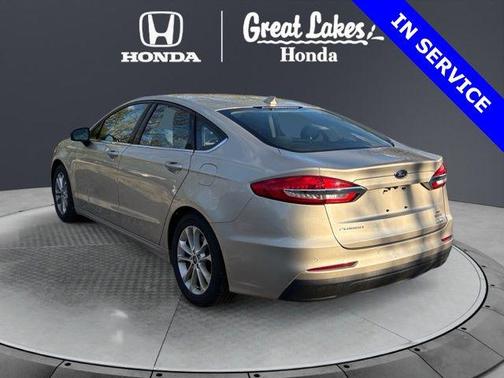 White Gold Metallic 2019 Ford Fusion SE