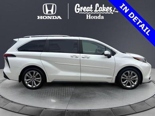 2021 Toyota Sienna Platinum 7 Passenger