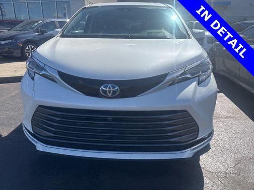 2021 Toyota Sienna Platinum 7 Passenger