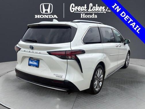 2021 Toyota Sienna Platinum 7 Passenger