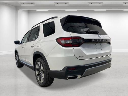 Platinum White Pearl 2026 Honda Pilot Elite