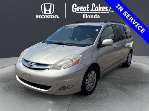 Silver Shadow Pearl 2009 Toyota Sienna XLE