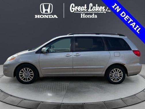 Silver Shadow Pearl 2009 Toyota Sienna XLE