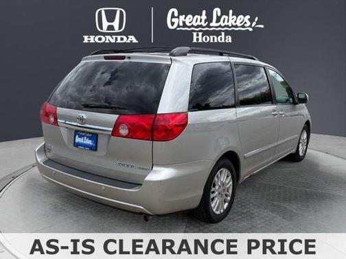 Silver Shadow Pearl 2009 Toyota Sienna XLE
