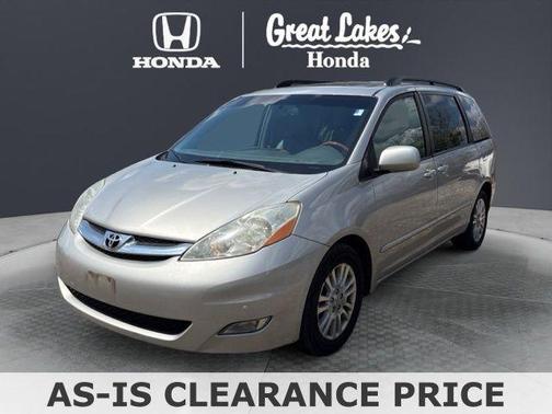 Silver Shadow Pearl 2009 Toyota Sienna XLE