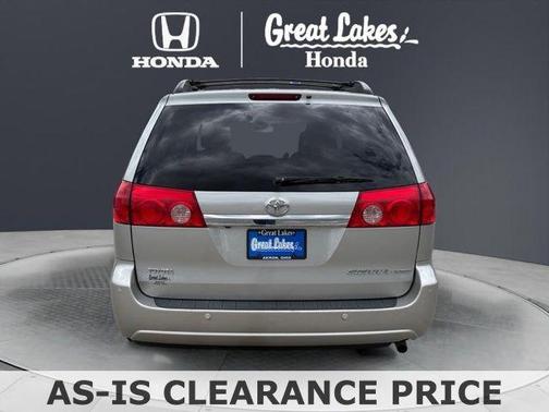 Silver Shadow Pearl 2009 Toyota Sienna XLE