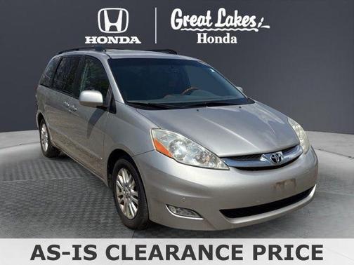 Silver Shadow Pearl 2009 Toyota Sienna XLE