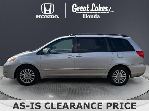 Silver Shadow Pearl 2009 Toyota Sienna XLE