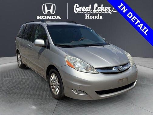 Silver Shadow Pearl 2009 Toyota Sienna XLE