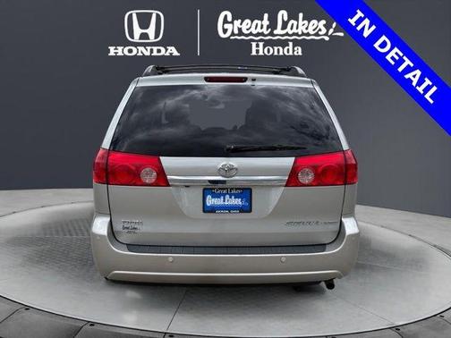 Silver Shadow Pearl 2009 Toyota Sienna XLE