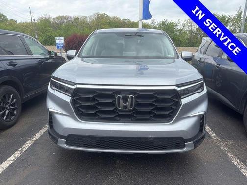 Lunar Silver Metallic 2023 Honda Pilot AWD EX-L 8 Passenger