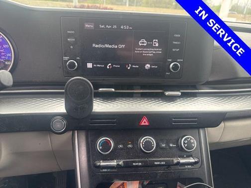 Aurora Black Pearl 2024 Kia Carnival LX