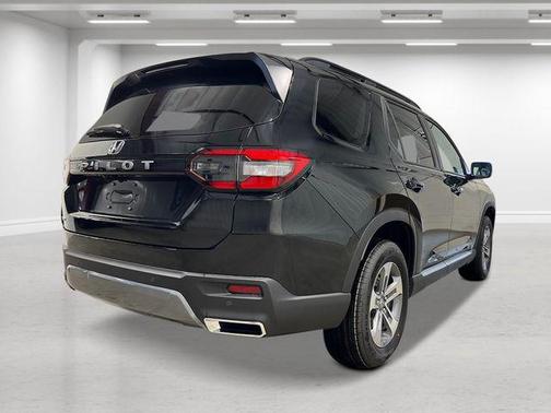 Crystal Black Pearl 2026 Honda Pilot EX-L