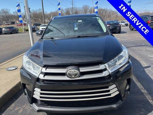 Midnight Black Metallic 2017 Toyota Highlander XLE