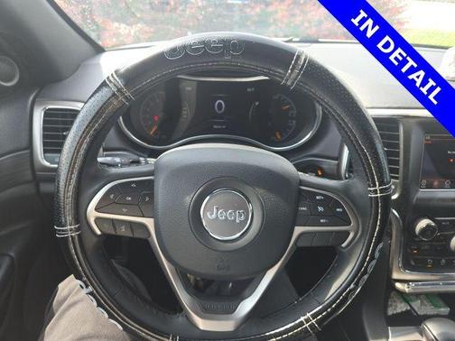 Bright White Clearcoat 2019 Jeep Grand Cherokee Laredo