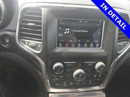 Bright White Clearcoat 2019 Jeep Grand Cherokee Laredo