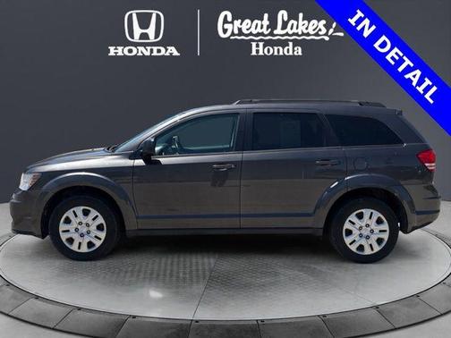 Granite Pearlcoat 2017 Dodge Journey SE