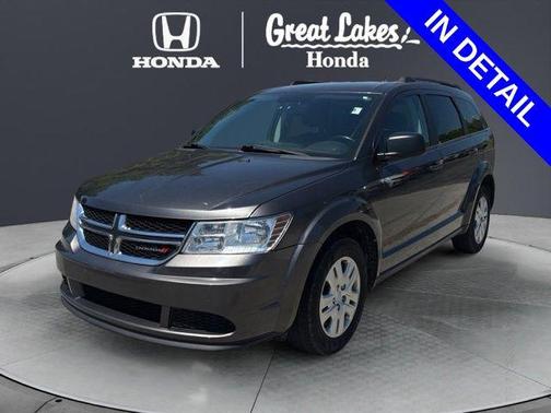 Granite Pearlcoat 2017 Dodge Journey SE