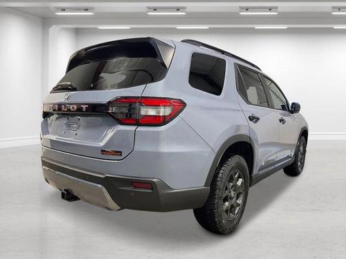 Sonic Gray Pearl 2026 Honda Pilot TrailSport