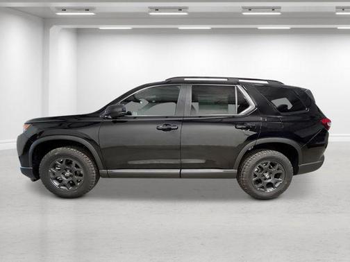 Crystal Black Pearl 2026 Honda Pilot TrailSport