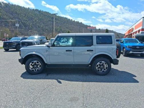 Avalanche Gray 2026 Ford Bronco Outer Banks