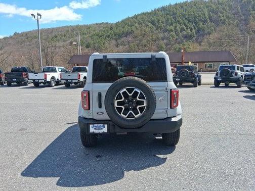 Avalanche Gray 2026 Ford Bronco Outer Banks