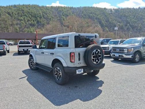 Avalanche Gray 2026 Ford Bronco Outer Banks