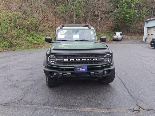 Eruption Green Metallic 2023 Ford Bronco Black Diamond
